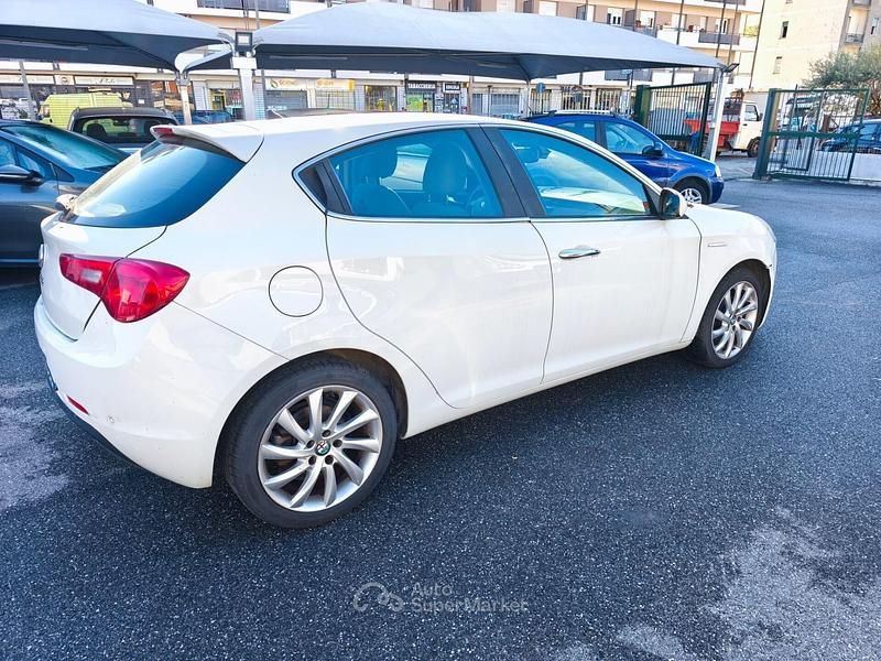 Second-hand Alfa Romeo Giulietta Distinctive 120 CP (88 kW) 2016 Alb Berlinǎ