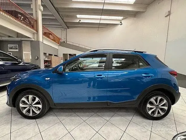 Begagnad Kia Stonic Urban 100 HK (73 kW) 2023 Blå SUV
