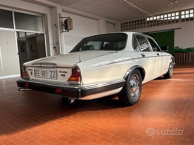 Usata Jaguar XJ6 200 CV (147 kW) 1983 Bianco Berlina