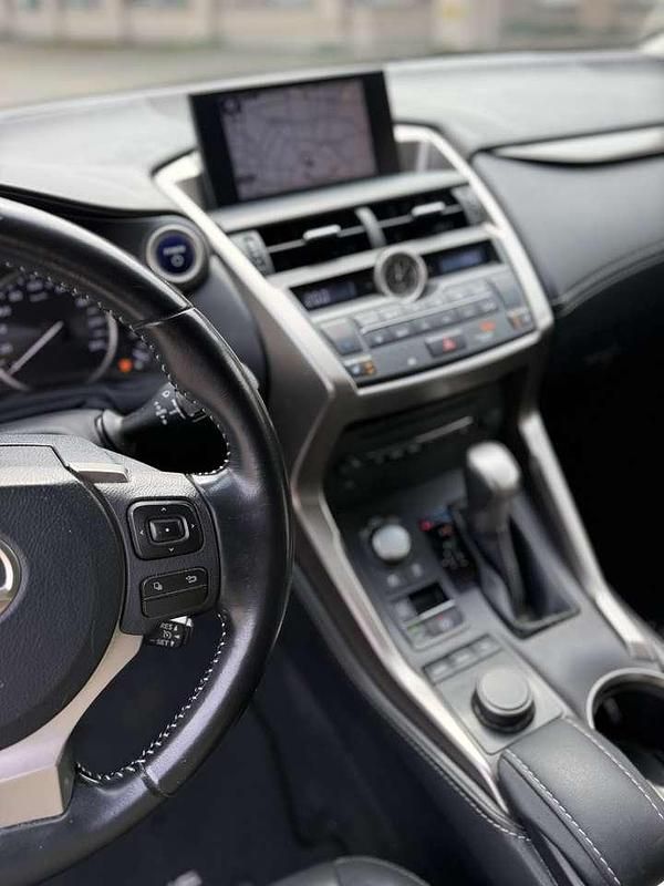 Usata Lexus NX300h 155 CV (114 kW) 2017 Nero SUV