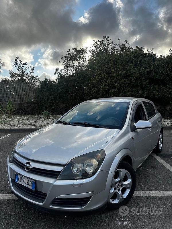 Usata Opel Astra Cosmo 101 CV (74 kW) 2005 Grigio Berlina