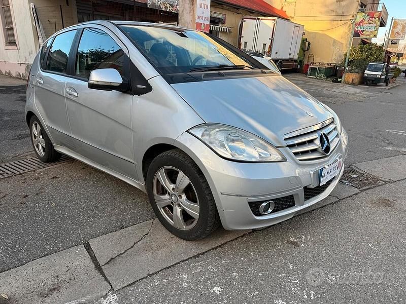 Usata Mercedes A180 Avantgarde 109 CV (80 kW) 2010 Grigio Berlina