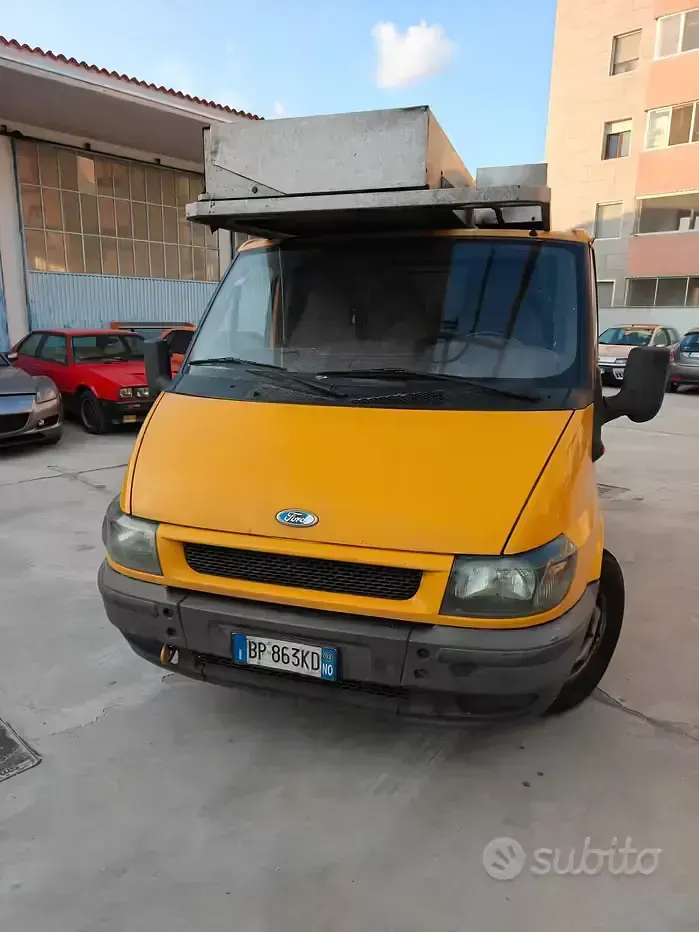 Usata Ford Transit 91 kW (125 CV) 2003 Giallo Berlina