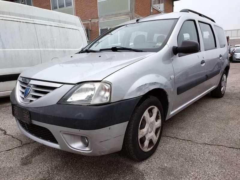 Usata Dacia Logan Ambiance 87 CV (63 kW) 2008 Argento Station wagon