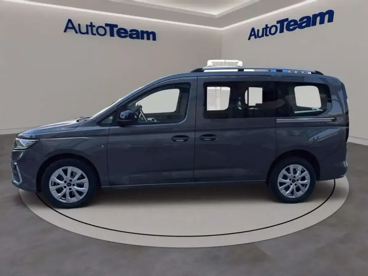 Usata Ford Tourneo Connect Titanium 122 CV (89 kW) 2022 Magnetic gey Monovolume