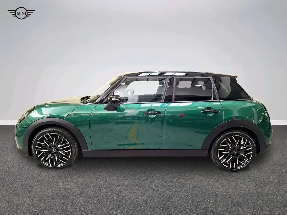 Usata Mini Cooper Favoured 150 kW (204 CV) 2025 Verde Utilitaria