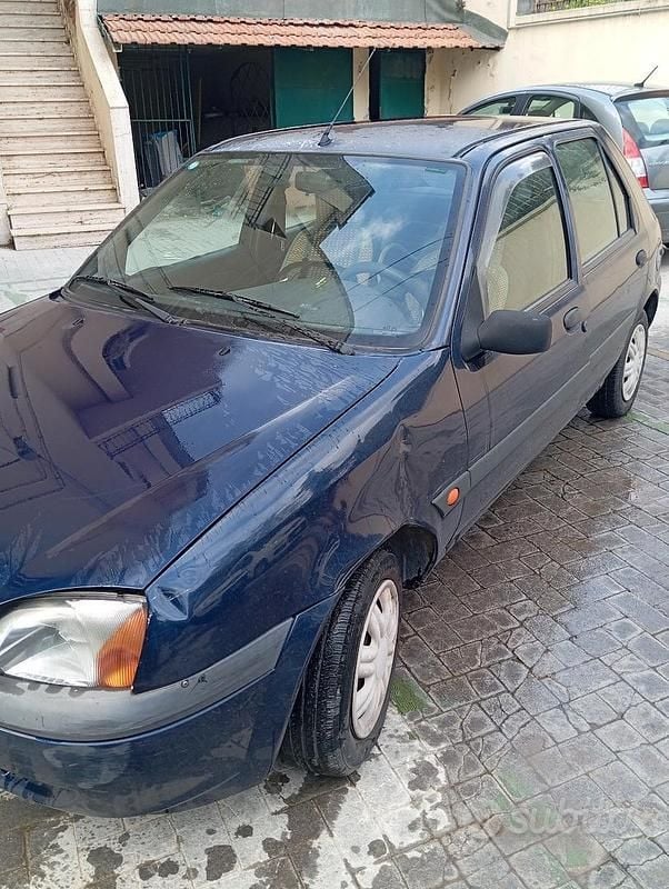 Usata Ford Fiesta 2001 Blu Utilitaria