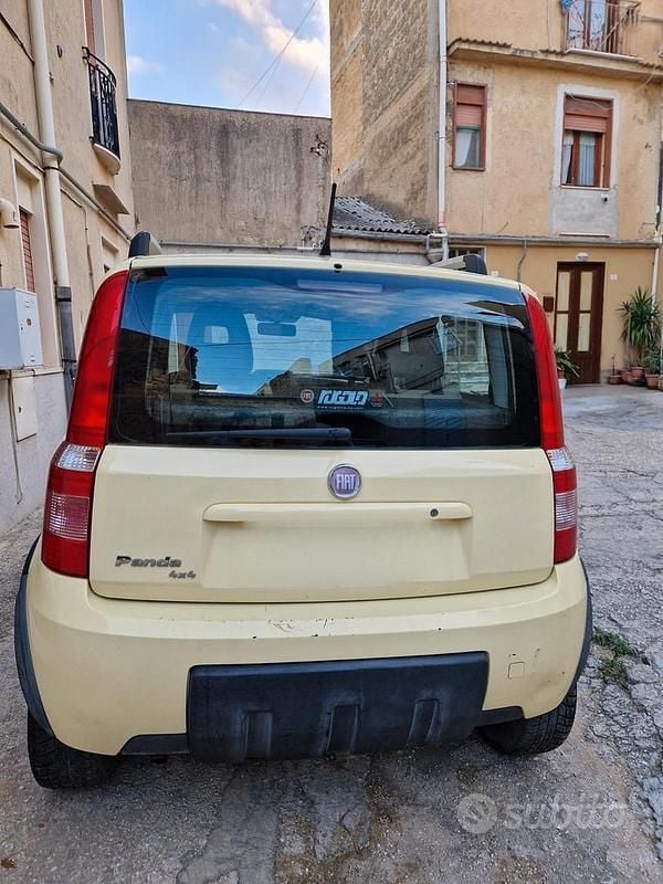 Usata Fiat Panda 4x4 60 CV (44 kW) 2010 Giallo Utilitaria
