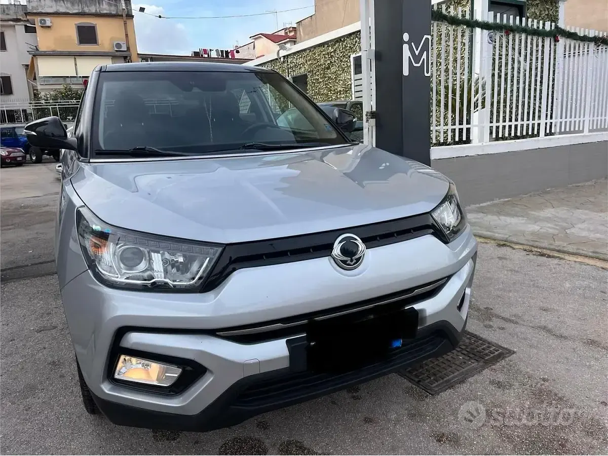 Usata SsangYong Tivoli 128 CV (94 kW) 2019 Grigio SUV