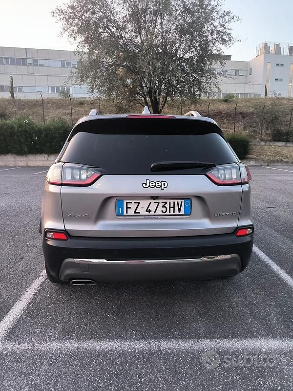 Usata Jeep Cherokee 195 CV (143 kW) 2019 Grigio SUV
