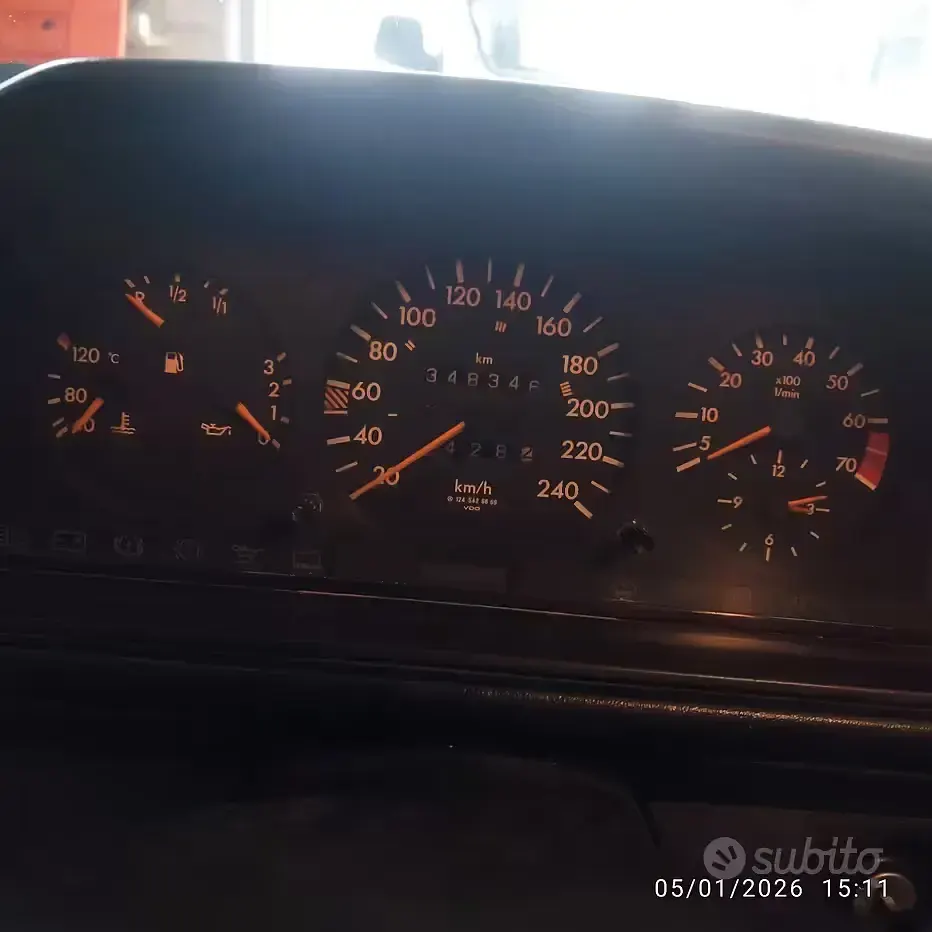 Usata Mercedes E200 136 CV (100 kW) 1993 Grigio Station wagon