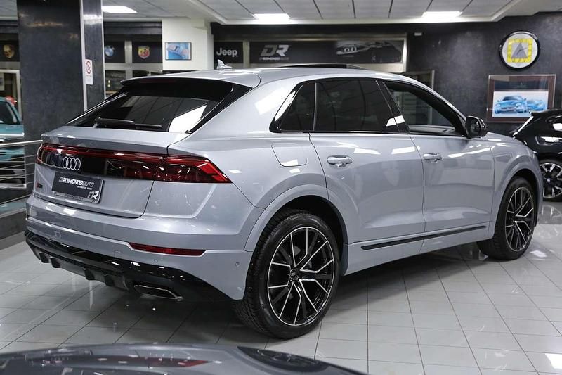 Usata Audi Q8 S-Line 286 CV (210 kW) 2024 Argento satellite SUV