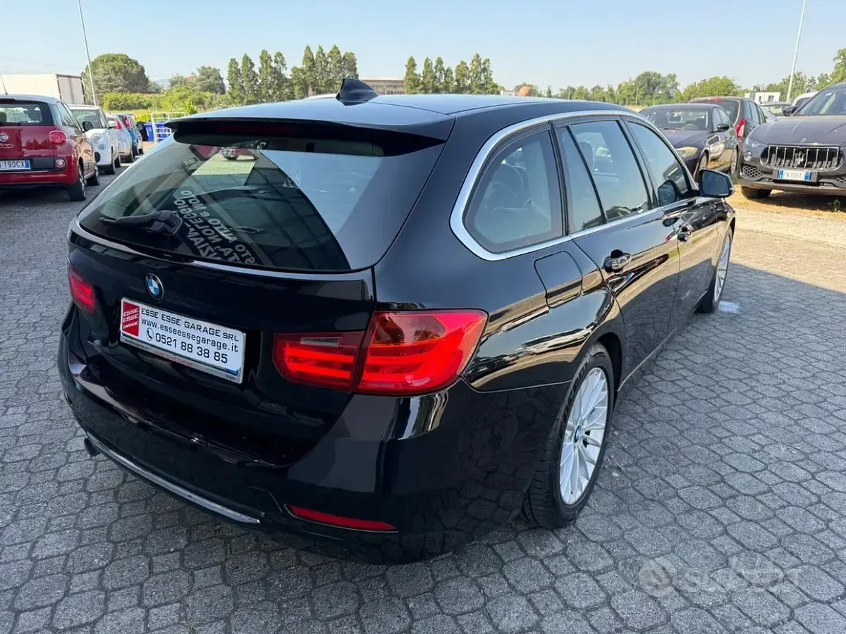 Usata BMW 318 Luxury Line 143 CV (105 kW) 2013 Nero Station wagon