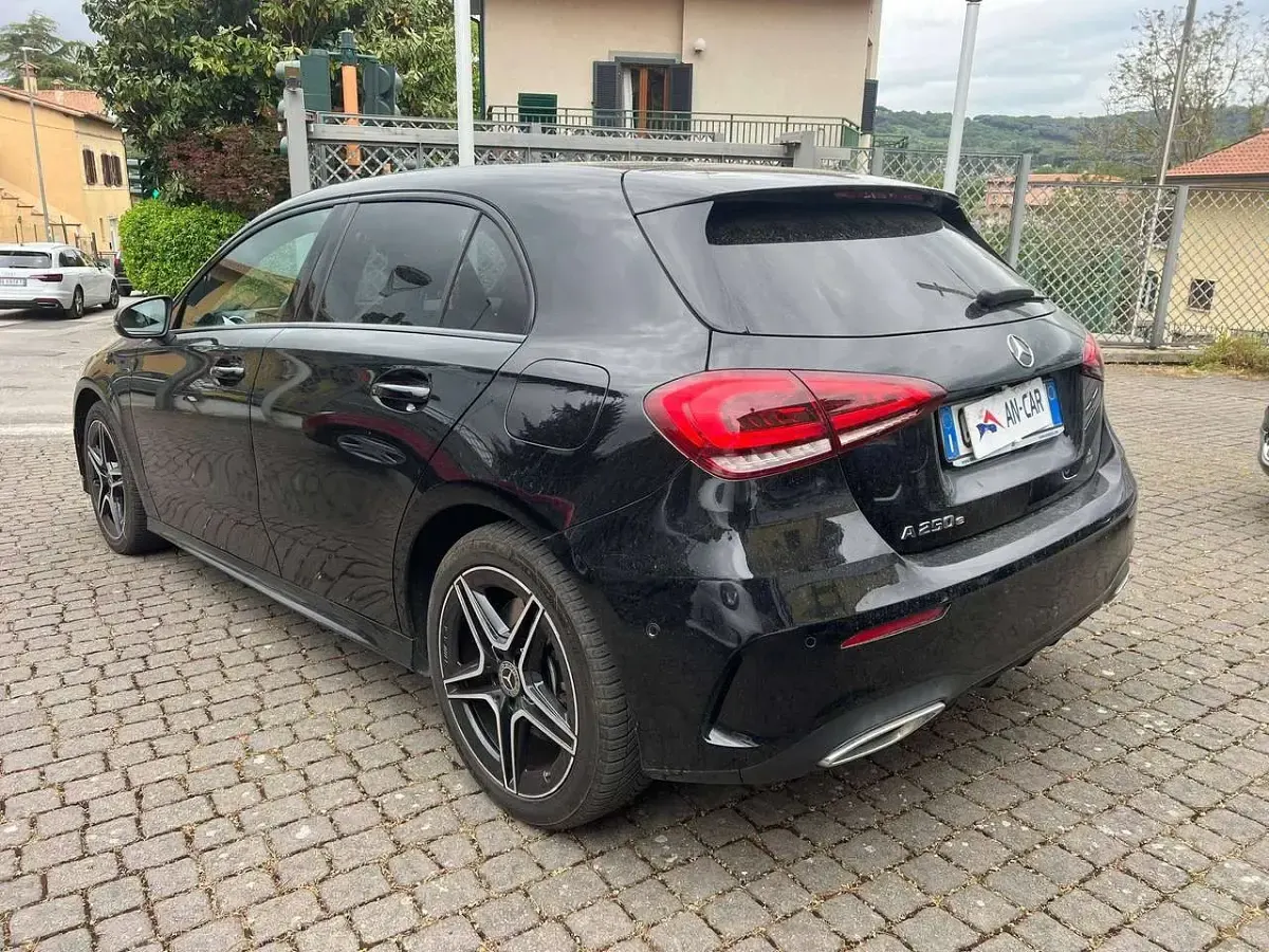 Begagnad Mercedes A250 Premium 160 HK (117 kW) 2020 Svart Sedan