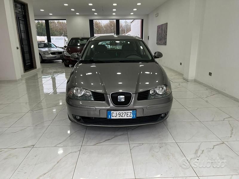 Usata Seat Ibiza 75 CV (55 kW) 2003 Grigio Utilitaria