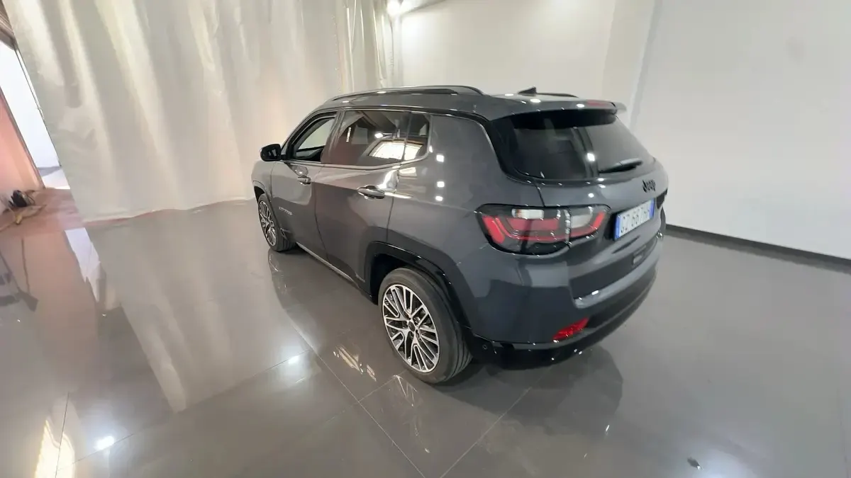 Usata Jeep Compass Summit 130 CV (95 kW) 2025 679graphite grey SUV