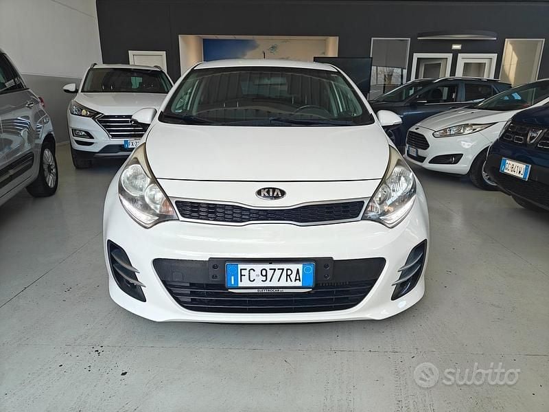 Usata Kia Rio Plus 89 CV (65 kW) 2016 Bianco Berlina