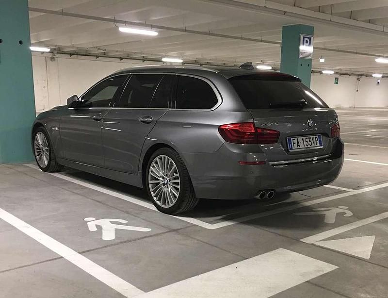 Usata BMW 530 Luxury Line 258 CV (189 kW) 2015 Grigio Station wagon