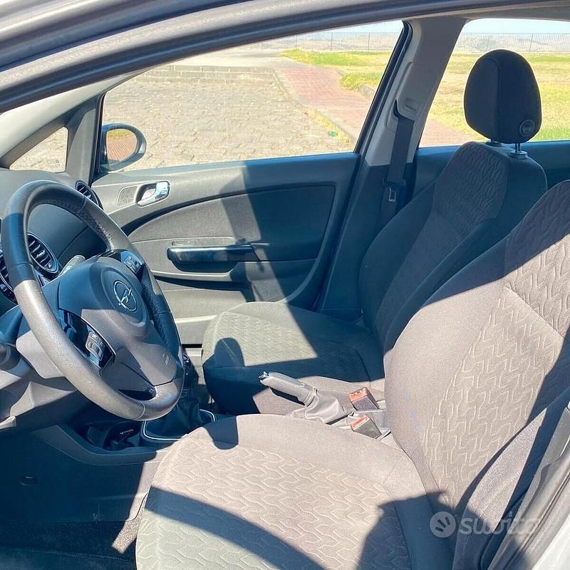 Usata Opel Corsa Edition 75 CV (55 kW) 2013 Grigio Utilitaria