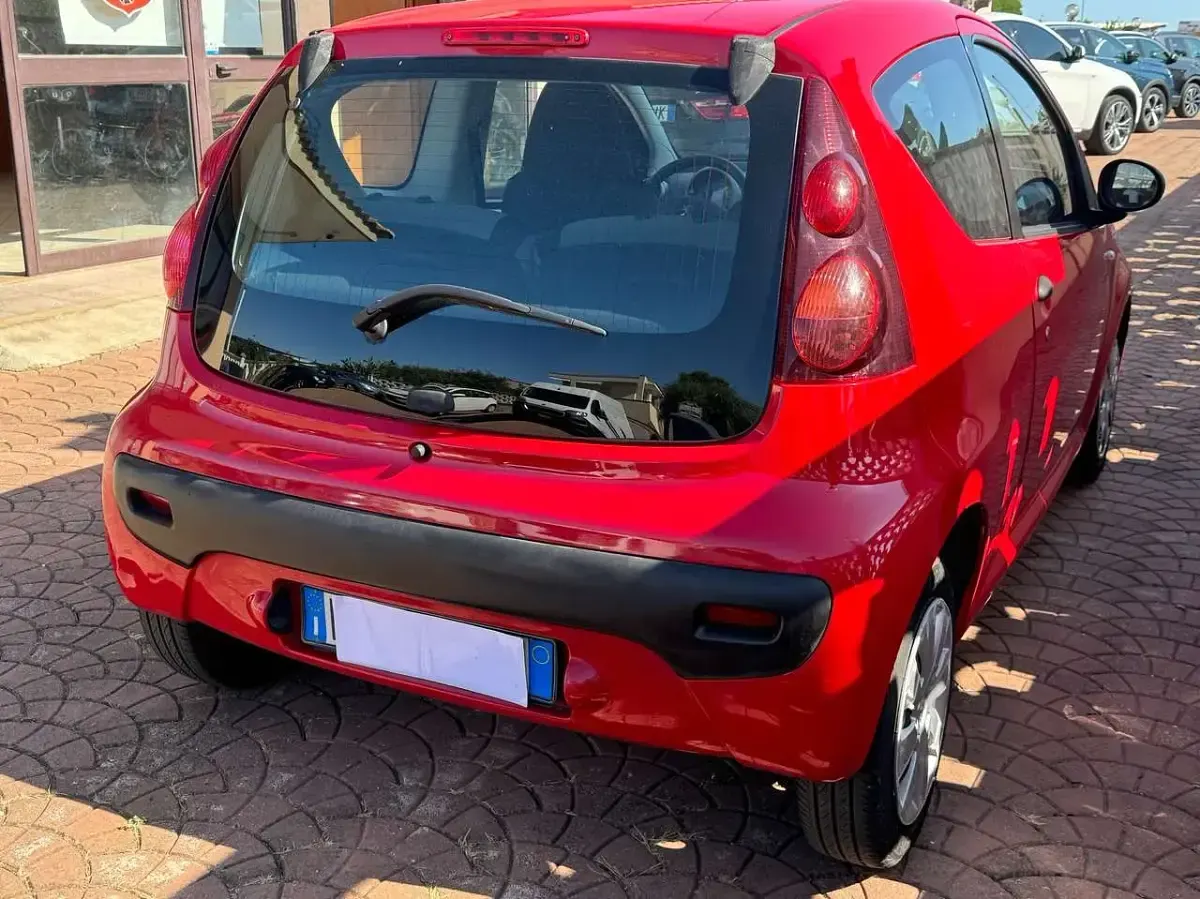 Usata Peugeot 107 Access 68 CV (50 kW) 2013 Rosso Utilitaria