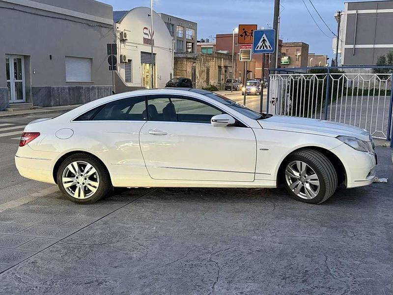 Usata Mercedes E250 Avantgarde 204 CV (150 kW) 2009 Bianco Coupé