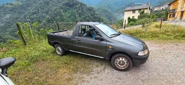 Usata Fiat Strada 69 CV (50 kW) 2000 Pick-up