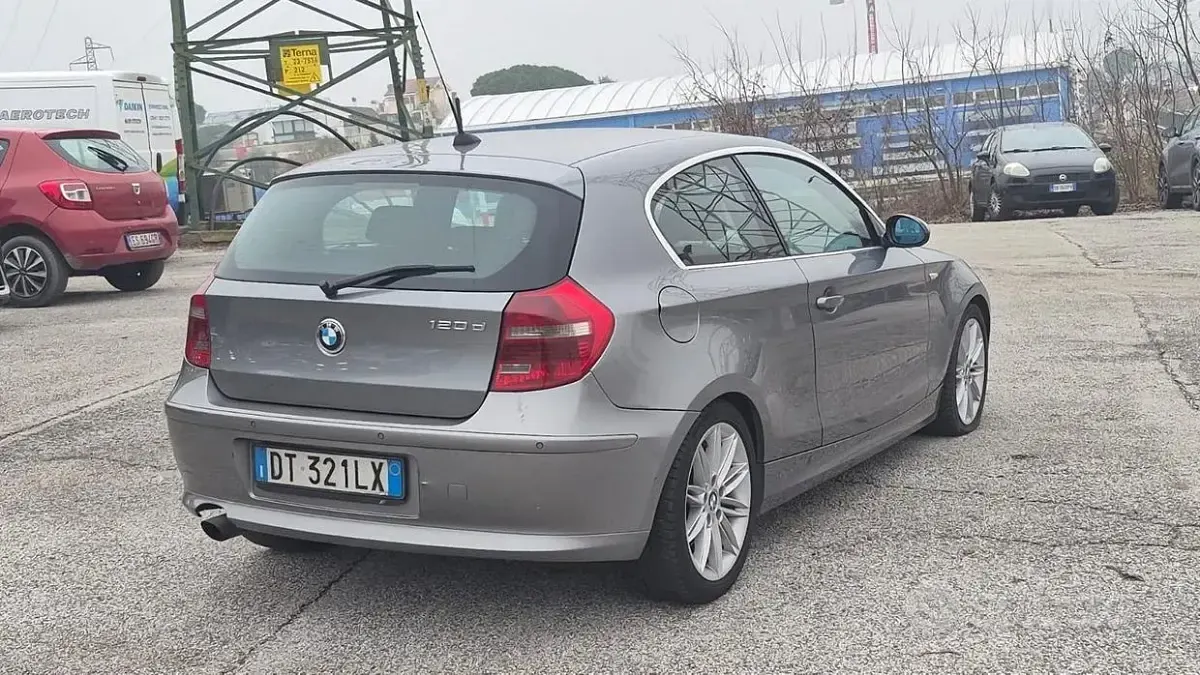 Usata BMW 120 177 CV (130 kW) 2008 Grigio Utilitaria