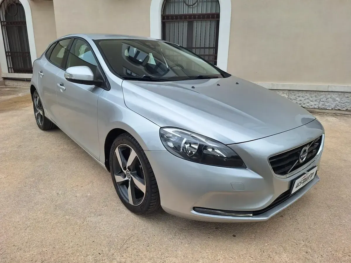 Usata Volvo V40 Kinetic 115 CV (84 kW) 2014 Argento Berlina