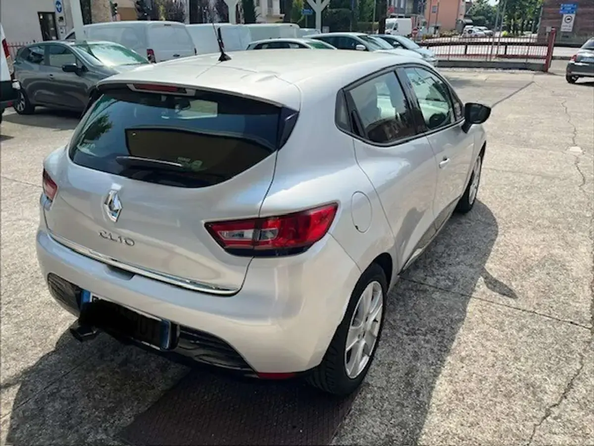 Usata Renault Clio IV Zen 75 CV (55 kW) 2016 Argento Berlina