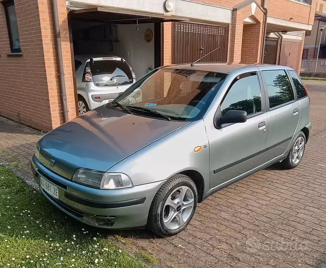 Usata Fiat Punto 73 CV (53 kW) 1994 Grigio Berlina