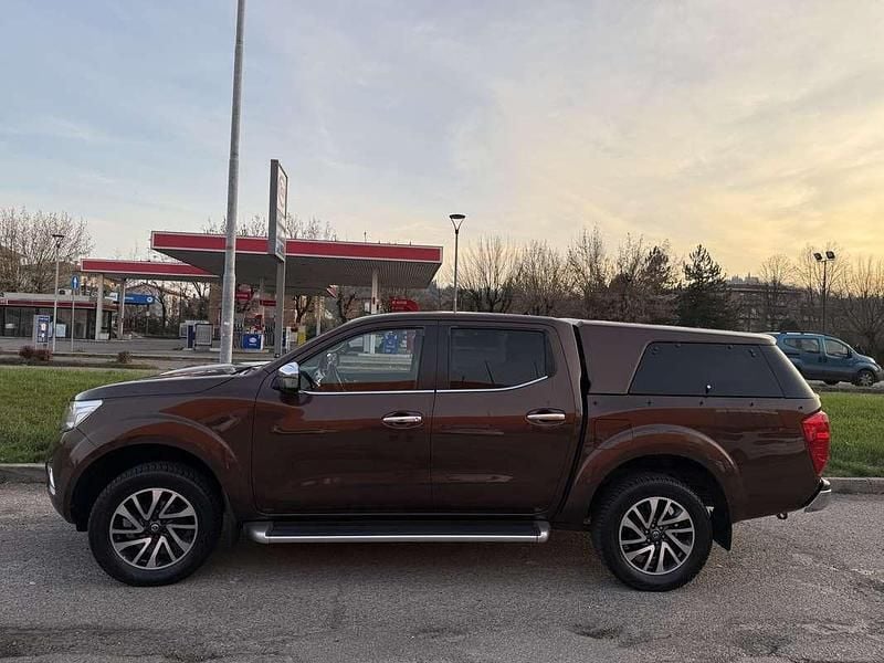 Usata Nissan Navarra 190 CV (139 kW) 2016 Marrone SUV