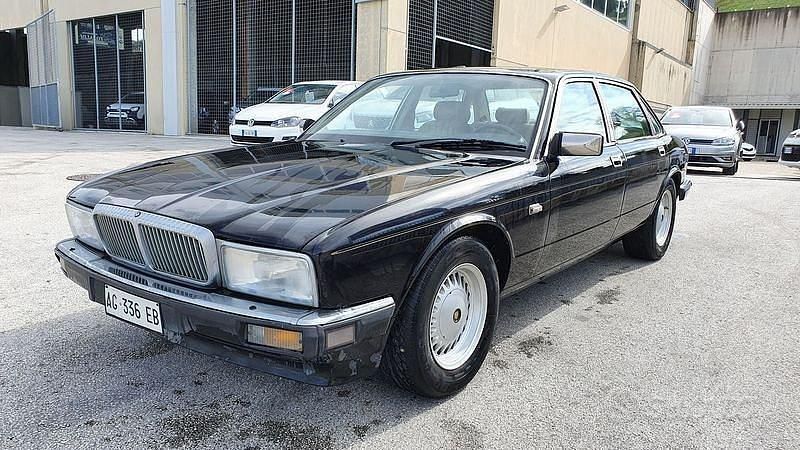 Usata Jaguar XJ Sovereign 213 CV (156 kW) 1988 Nero Berlina