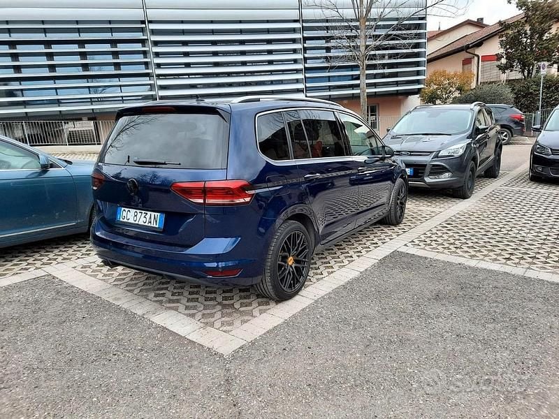 Usata VW Touran Highline 150 CV (110 kW) 2016 Blu Monovolume