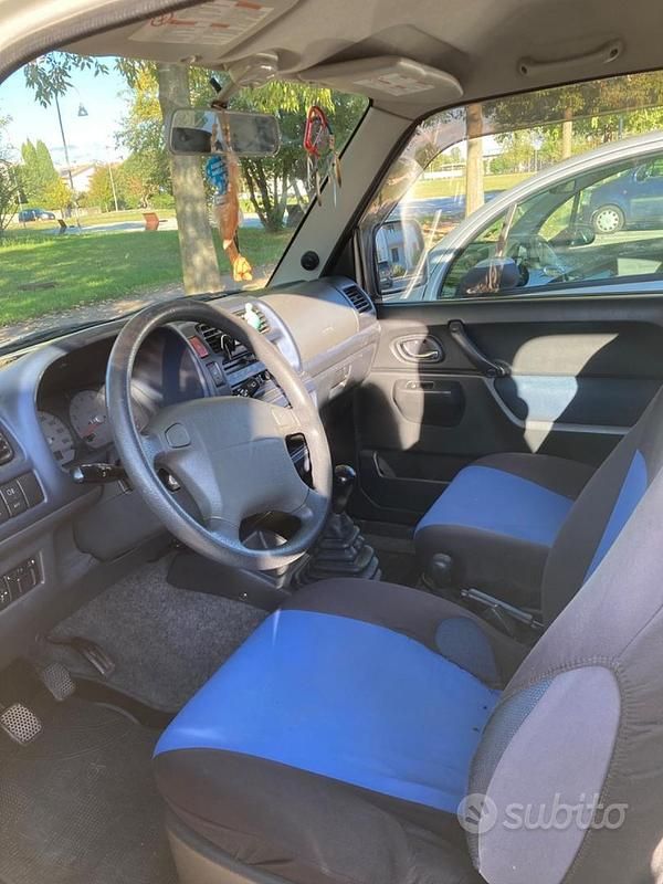 Usata Suzuki Jimny 80 CV (58 kW) 2002 Grigio SUV