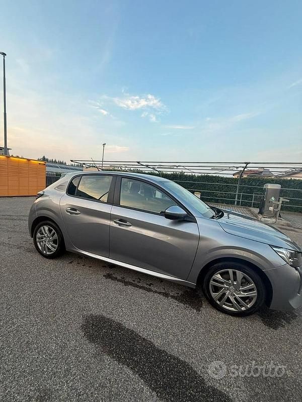 Usata Peugeot 208 Active 102 CV (75 kW) 2020 Grigio Utilitaria