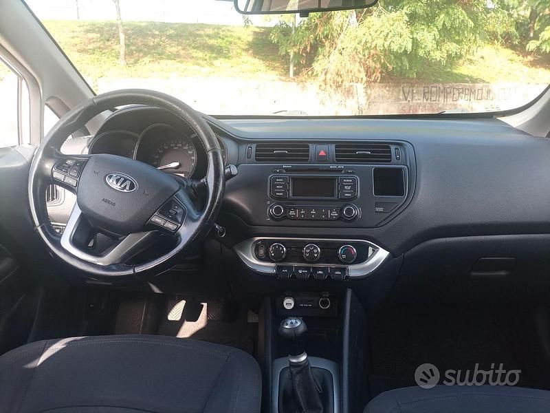 Usata Kia Rio 85 CV (62 kW) 2014 Bianco Utilitaria