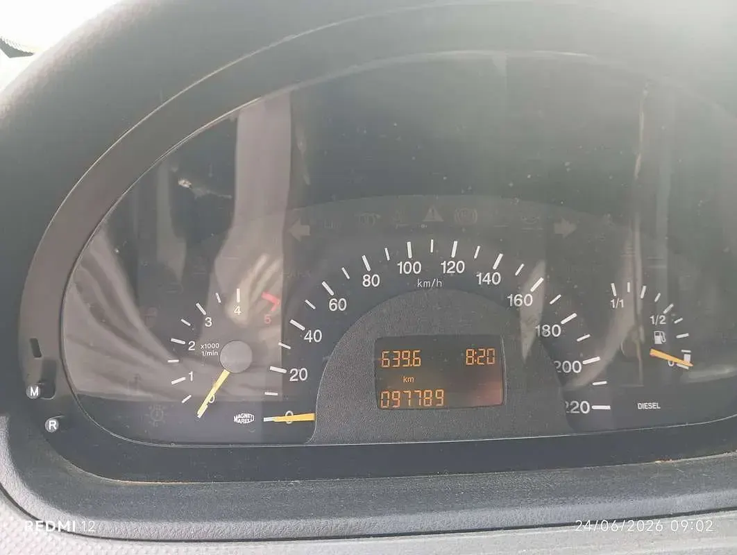 Usata Mercedes Vito 109 CV (80 kW) 2004 Rosso Furgone