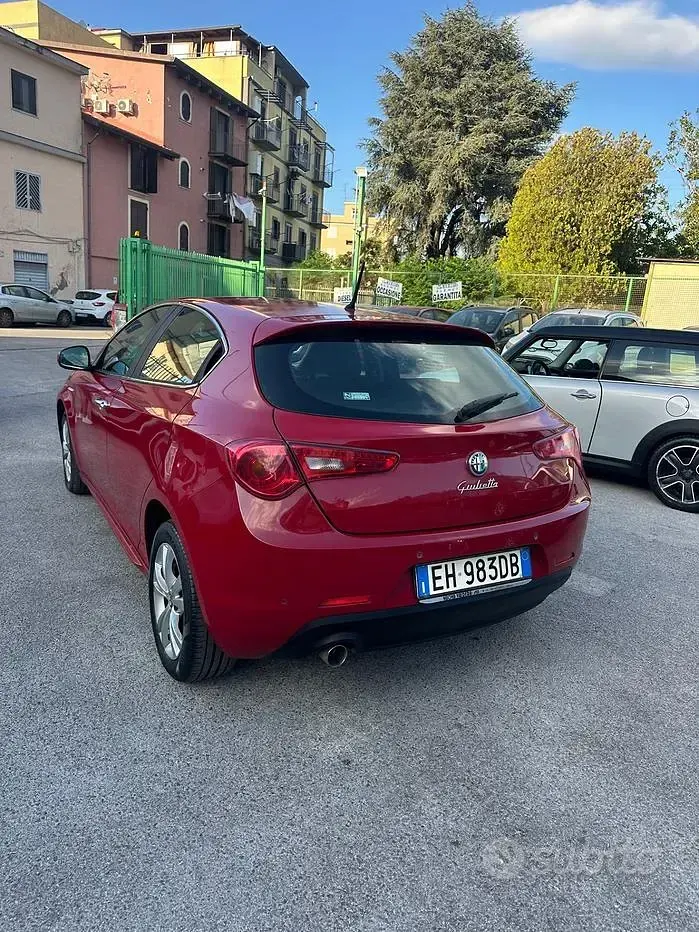 Usata Alfa Romeo Giulietta Exclusive 105 CV (77 kW) 2011 Rosso Utilitaria