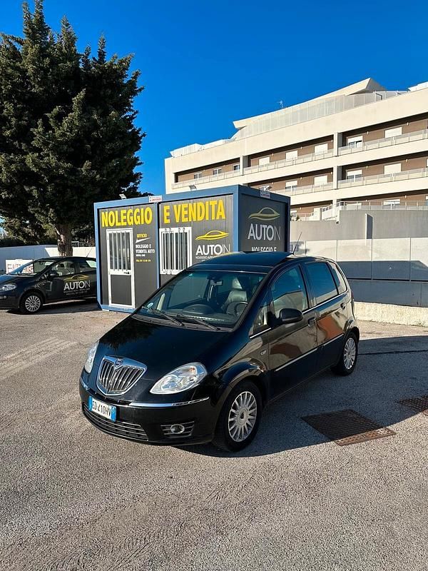 Nero Usata 2010 Lancia Musa S Monovolume | 2899 € (Buon prezzo) - Immagine 1/4