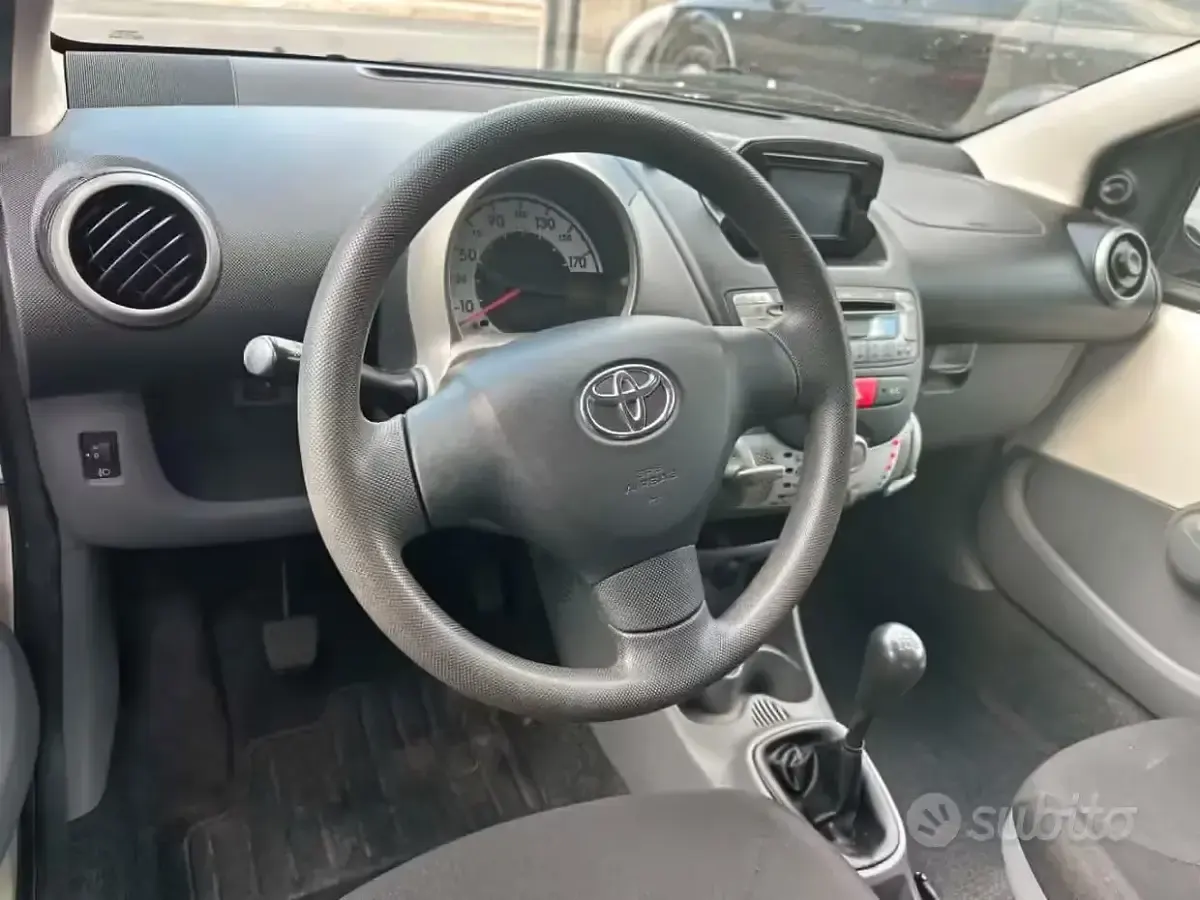 Usata Toyota Aygo Connect Style 68 CV (50 kW) 2012 Bianco Utilitaria