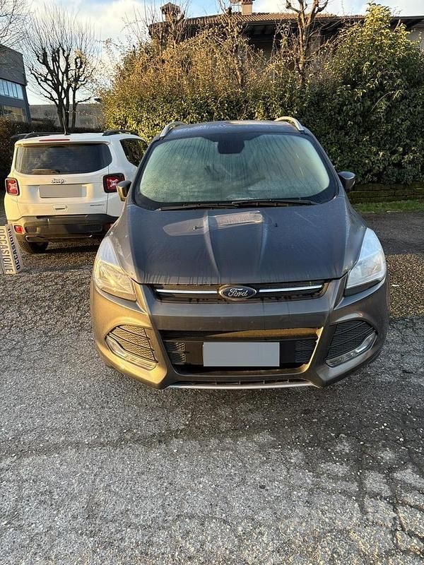 Usata Ford Kuga 120 CV (88 kW) 2016 Grigio SUV
