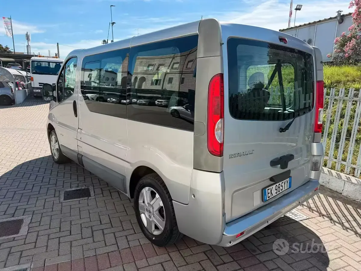 Usata Renault Trafic Komfort 115 CV (84 kW) 2011 Grigio Monovolume