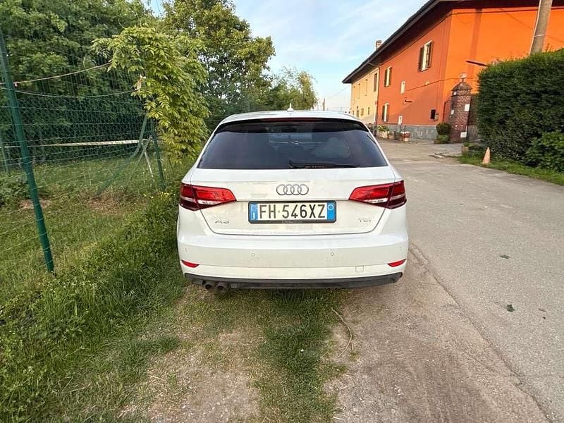 Usado Audi A3 Ambiente 150 CV (110 kW) 2017 Blanco Berlina