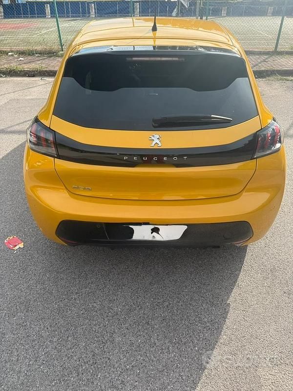 Usata Peugeot 208 101 CV (74 kW) 2020 Giallo Utilitaria