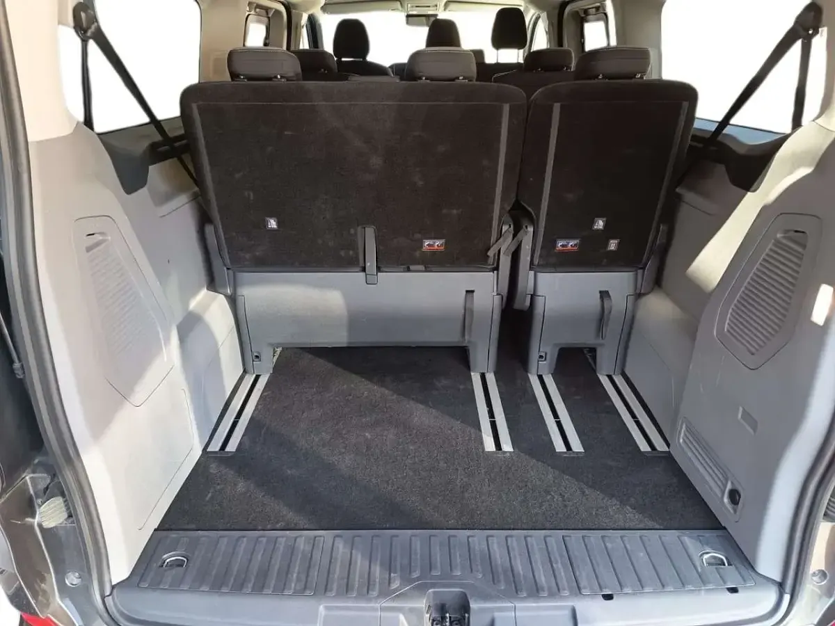 Usata Ford Tourneo Titanium X 150 CV (110 kW) 2025 Grigio Monovolume