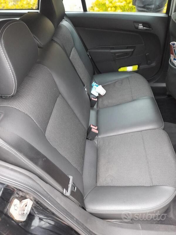 Usata Opel Astra 120 CV (88 kW) 2006 Nero Station wagon