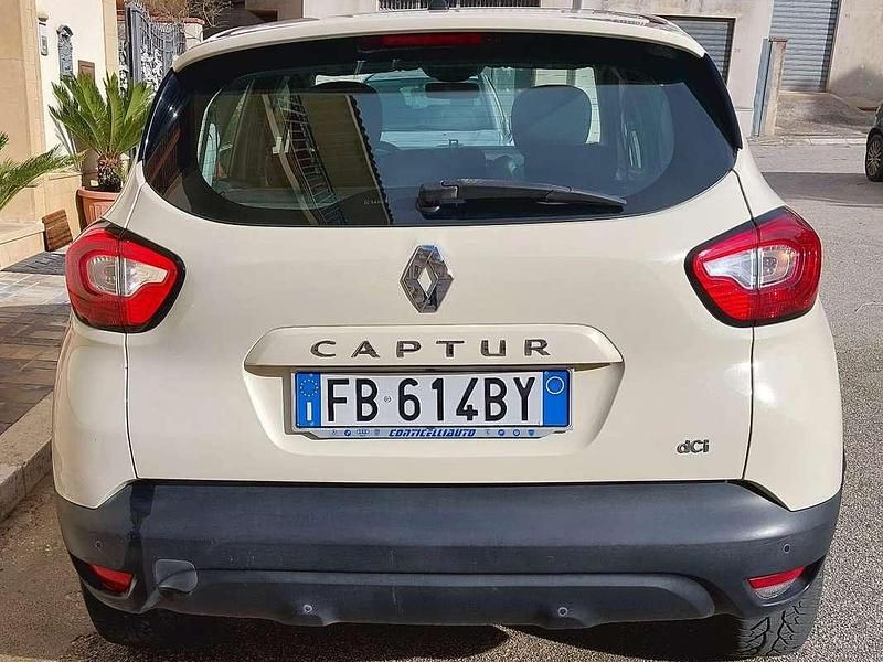 Usata Renault Captur 90 CV (66 kW) 2016 Beige SUV