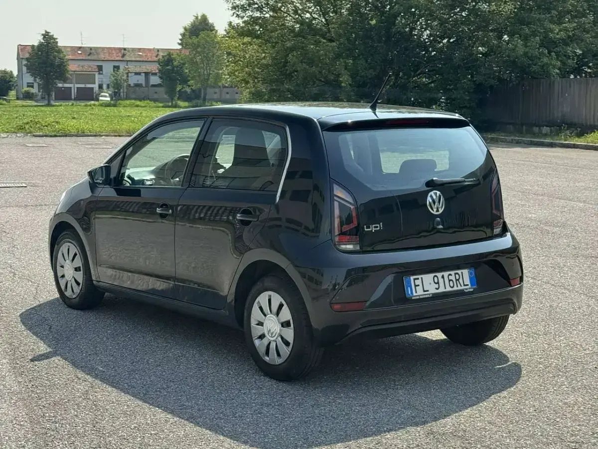 Usata VW up! move up! 60 CV (44 kW) 2017 Nero Utilitaria