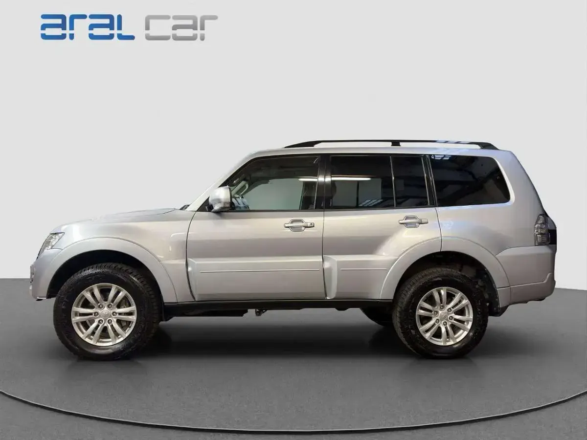 Usata Mitsubishi Pajero Instyle 190 CV (139 kW) 2017 Argento SUV