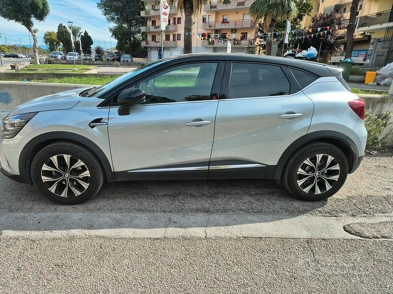 Grigio Usata 2024 Renault Captur SUV | 20.500 € (Buon prezzo) - Immagine 1/4